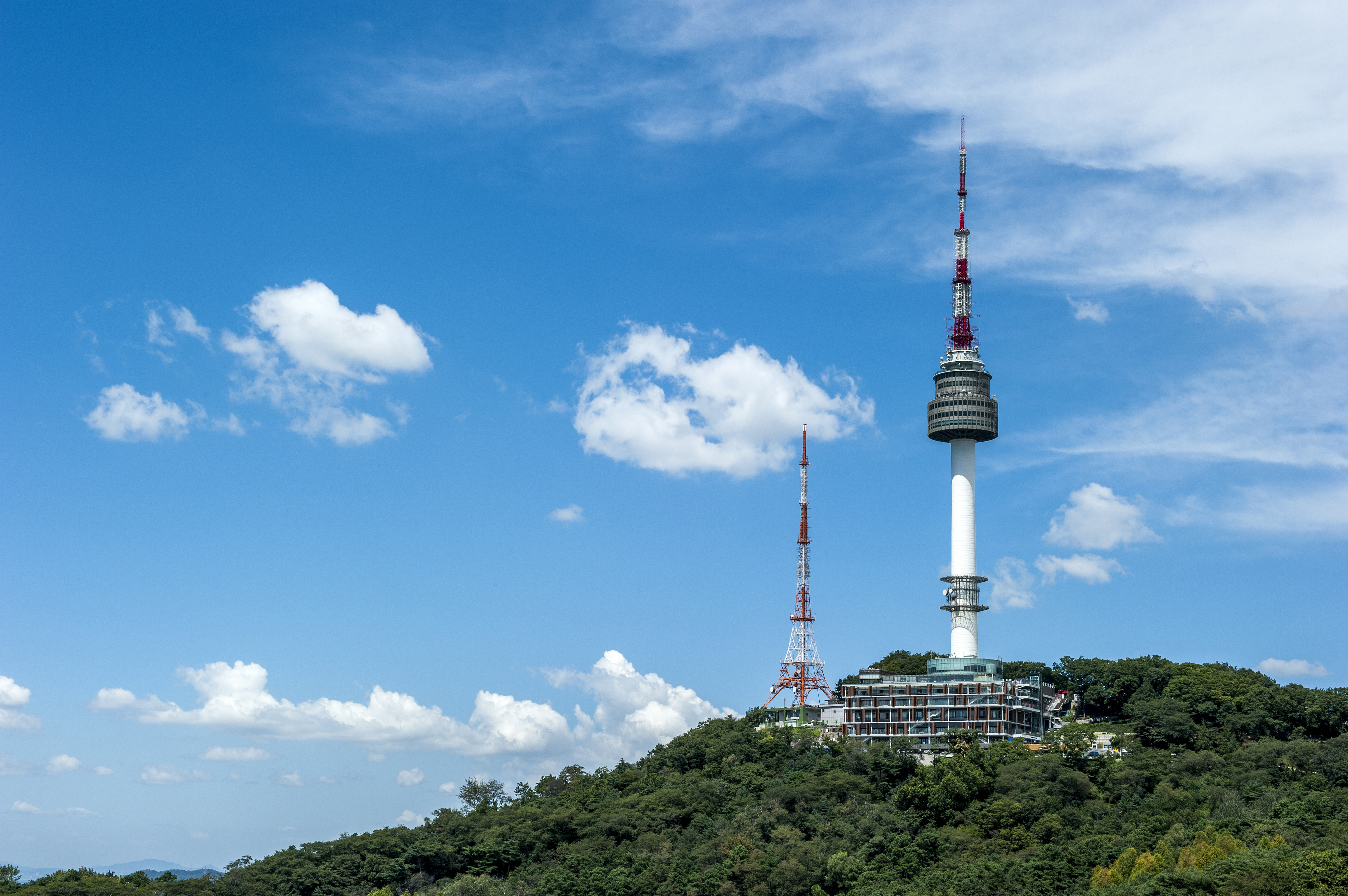 [ユニバーサルソウル観光 – 自然 ナムサン(南山)コース]