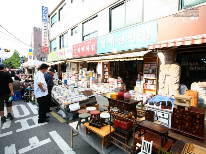 トンミョ(東廟)蚤の市