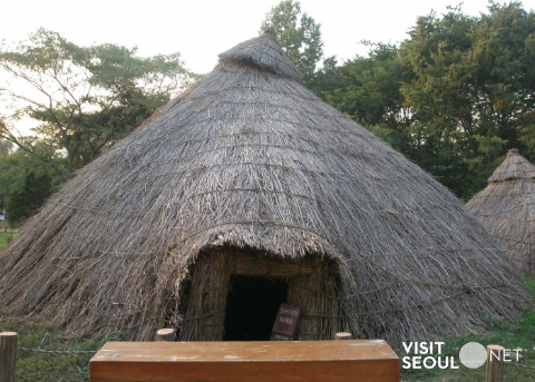 アムサドン(岩寺洞)先史住居址